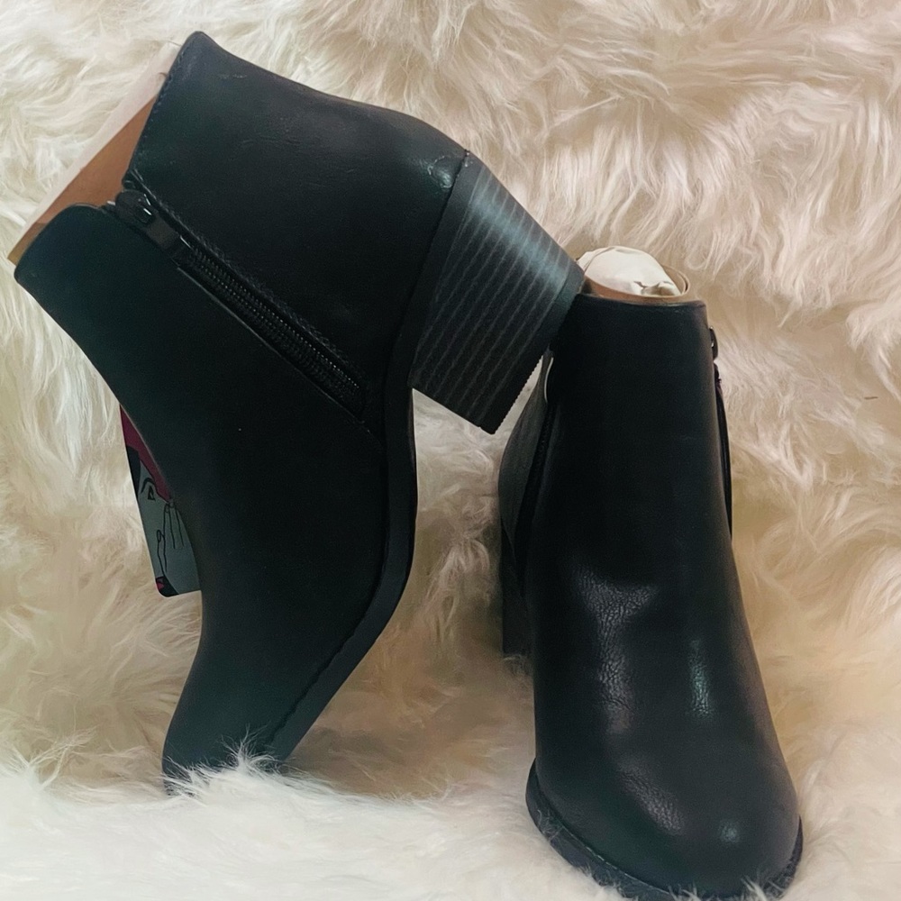 Comfortable women's mid-heeled ankle boots size 7 black